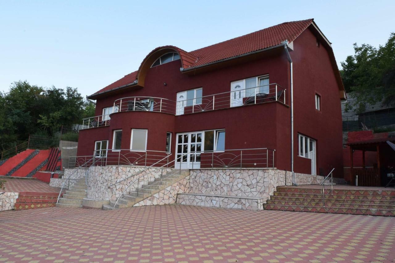 Orşova Red House酒店 外观 照片